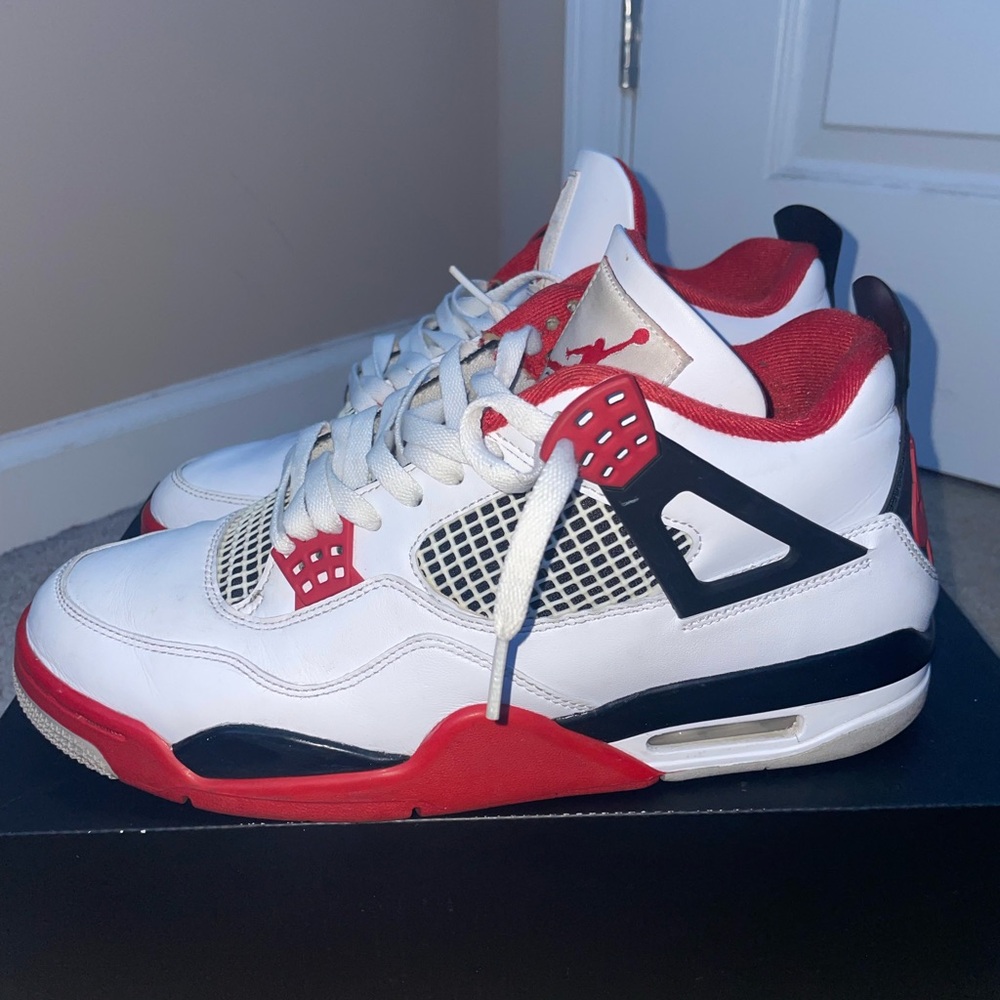 Fire red jordan 4